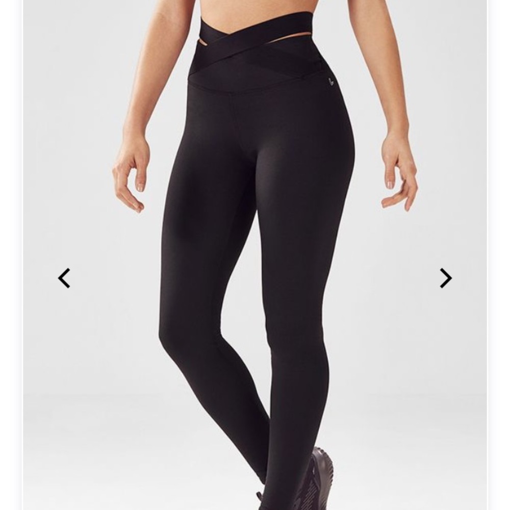Fabletics x Demi Lovato exercising leggings